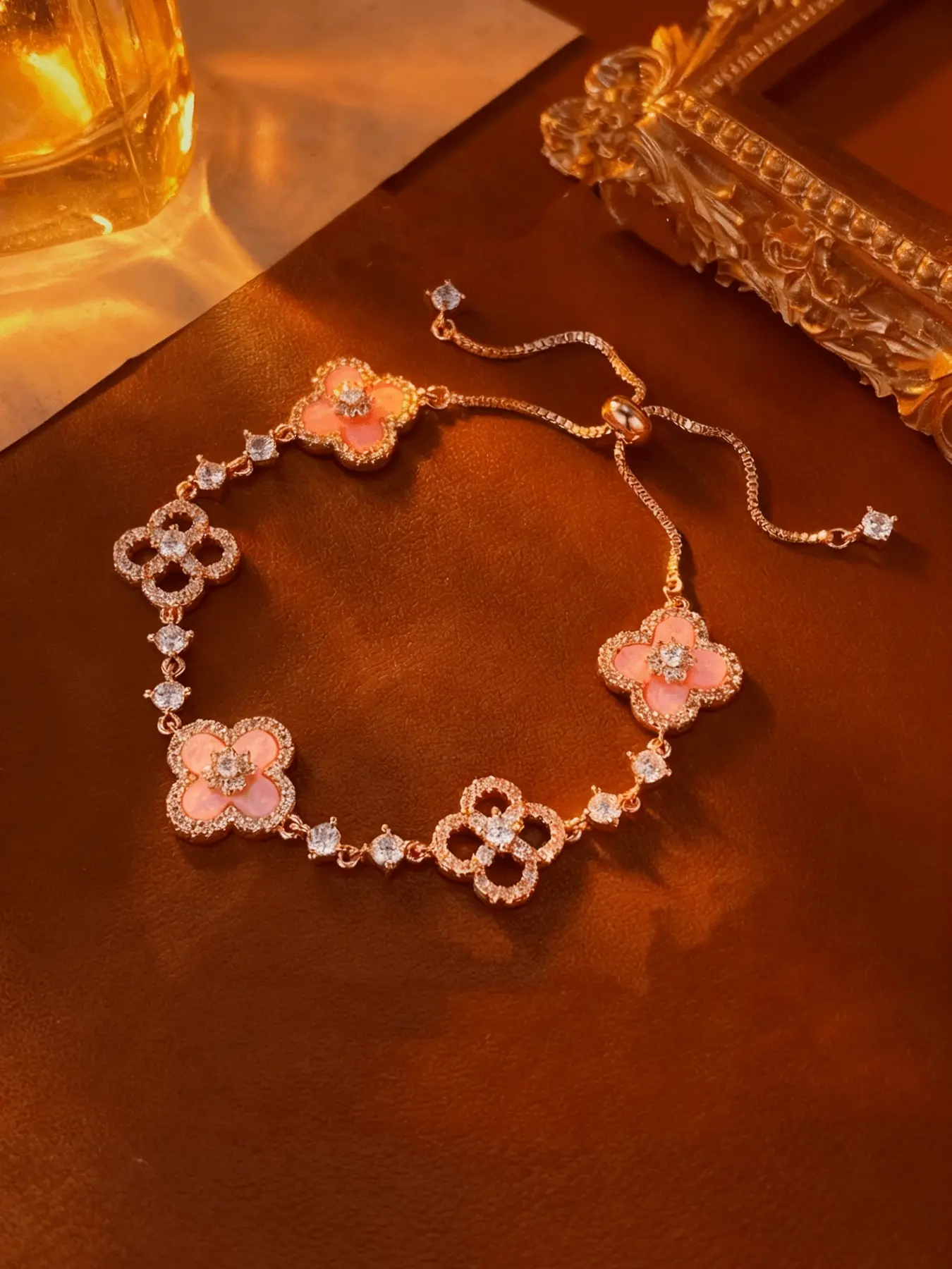 Lucky Four-Leaf Clover Flower Bracelet for Women, Elegant Fresh Sweet Handmade Jewelry Gift, Perfect for Valentine's Day Birthday Christmas