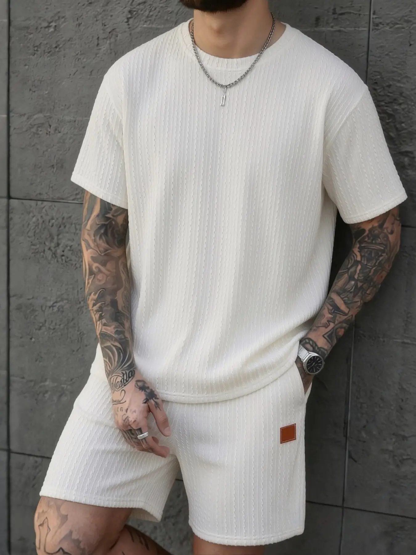 Men's summer knitted jacquard two-piece set, Menswear, round-neck short-sleeved top and drawstring shorts. Summer casual wear, comfortable and fashionable, suitable for daily use and outdoor activities.