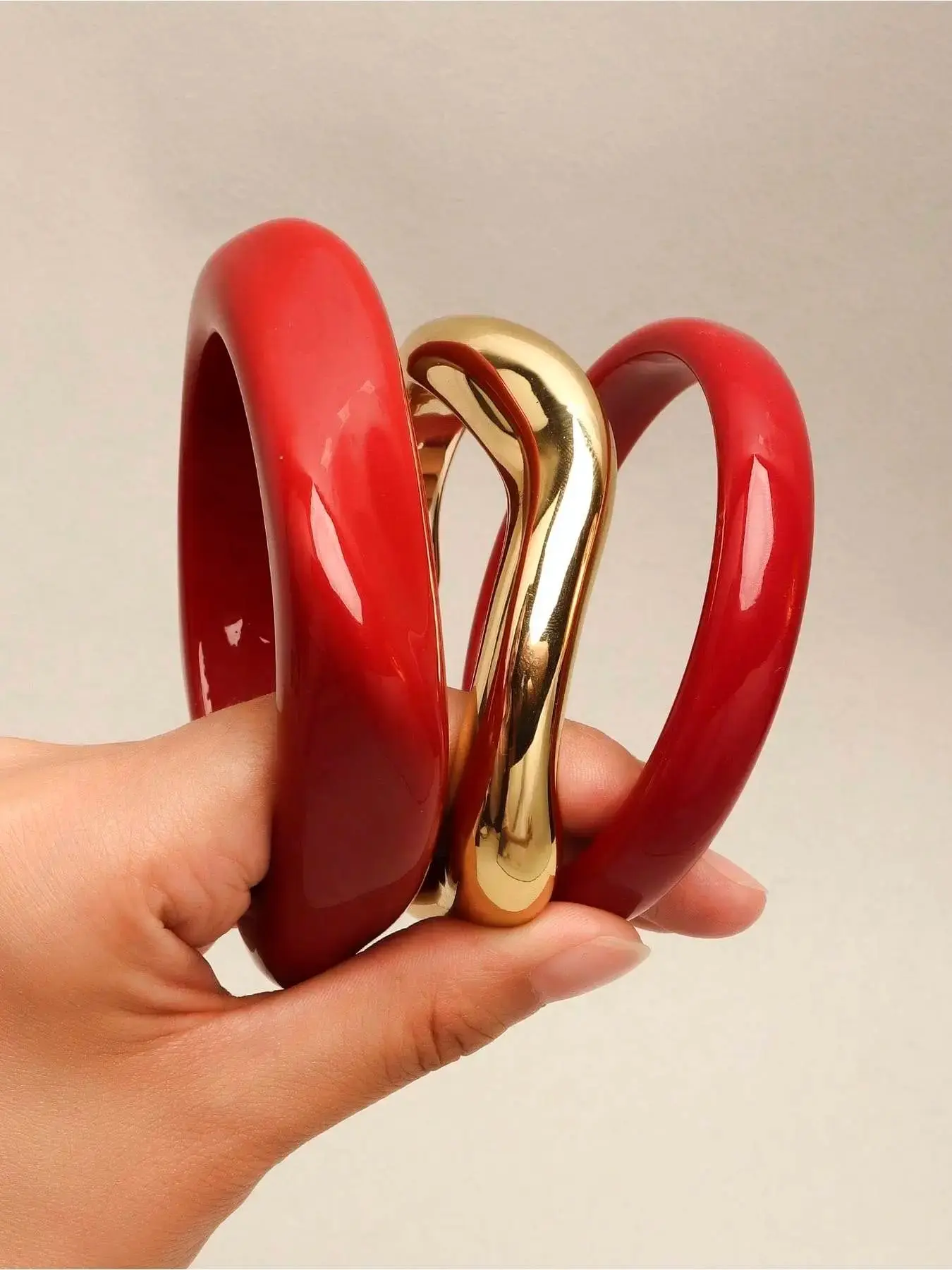 3pcs Vintage Inspired Red Bangle Bracelet Combination Set, Glossy Resin & Gold Tone Chunky Bracelets, Trendy Stackable Jewelry for Women