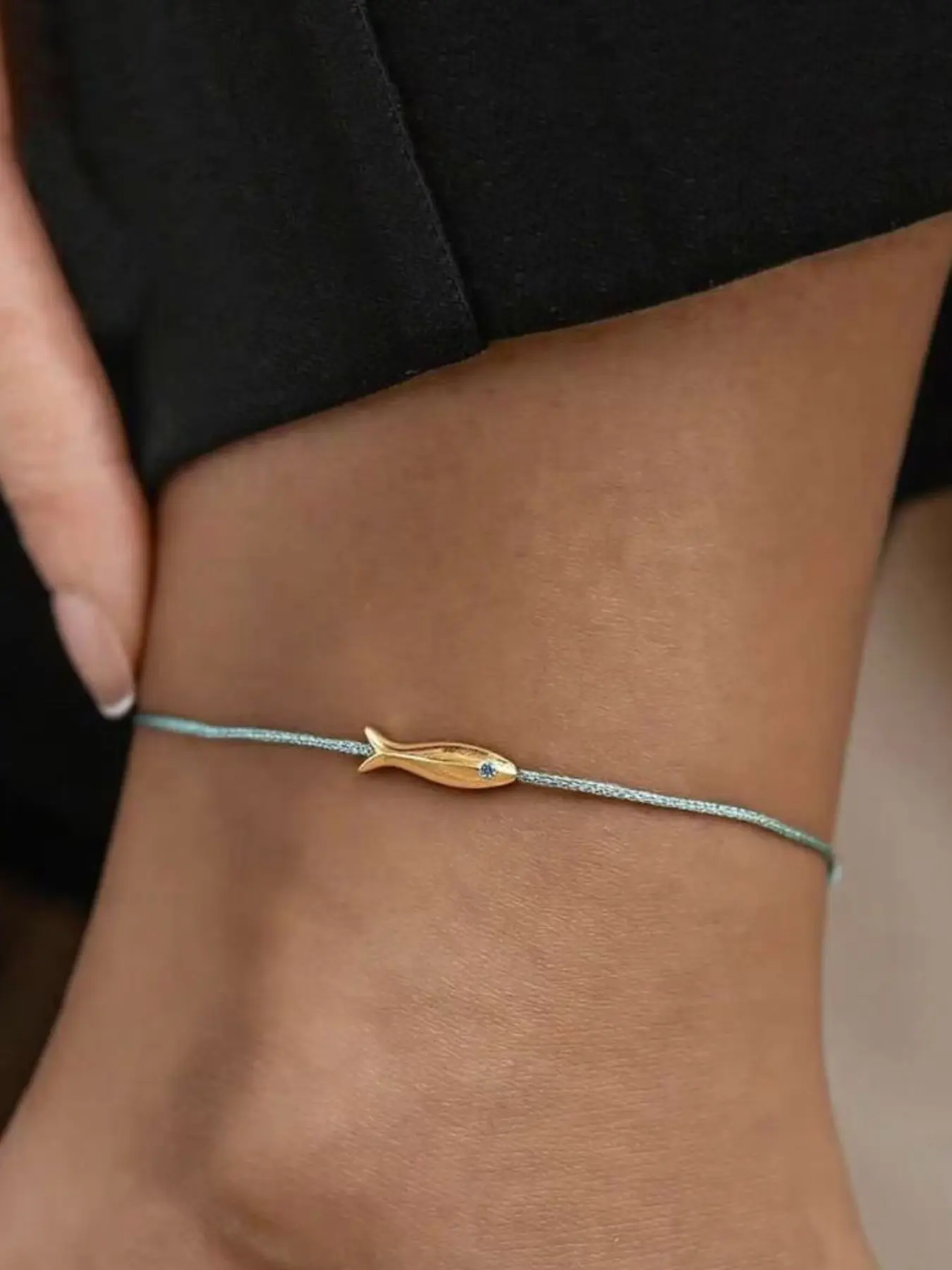 New French Style Blue Thread Woven Vintage Gold Koi Fish Anklet, Boho Plain Design, Alloy Chain, All Seasons Foot Jewelry, Fashionable Jewelry Accessories, Trendy Fashionable Accessories