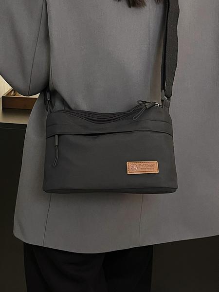 Multi-compartment casual crossbody bag, fashionable, versatile and compact, simple solid color with multiple colors to choose from, lightweight and portable small crossbody bag, niche creative, suitable for office workers, etc., Minimalist crossbody bag