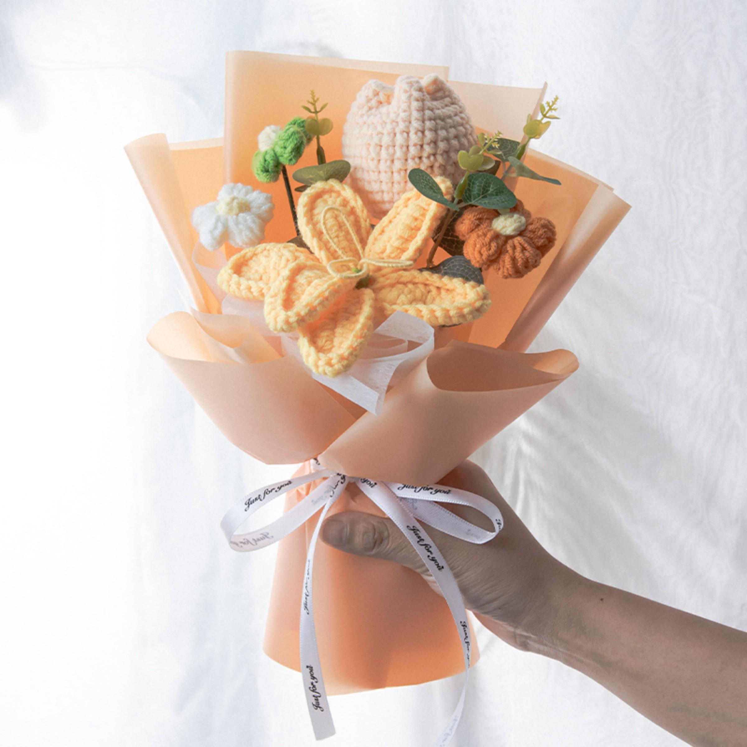 Handmade Crochet Lily and Tulip Yarn Bouquet, Cute Artificial Flower Arrangement for Home and Office Decor, Ideal Birthday Gift, Decorative Flowers