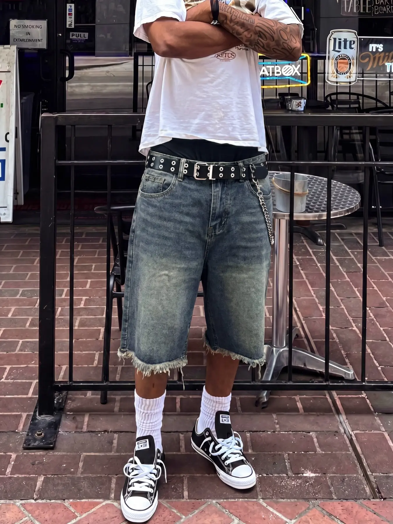 Men's Gradient Vintage Blue Distressed Denim Shorts, Loose Wide Leg Raw Hem Bermuda Shorts, Dark Y2K Street Style Casual Summer Denim Shorts Streetwear