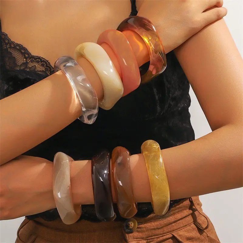 Women's Retro Resin Square Bracelet - Amber Tone Geometric Irregular Edges Acrylic Jewelry, Vintage French Minimalist Fashion Accessory for Women, Stackable Wrist Piece for Daily Wear & Outfit Styling, Accessories For Women, Bangle
