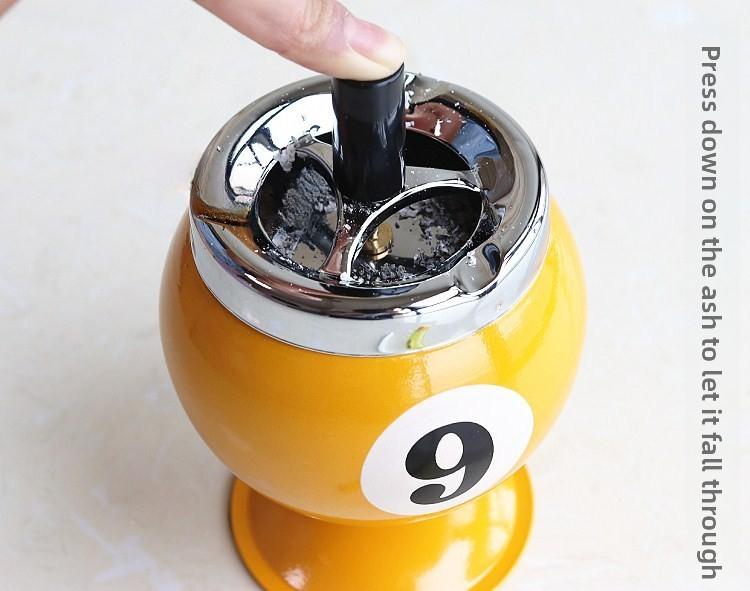 Hot-selling creative billiard metal ashtray, with a lid, anti-ash scattering, office table billiard decorative ashtray