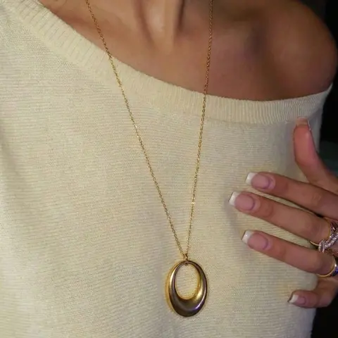 1pc Gold Tone Oval Pendant Necklace for Women, Minimalist Statement Jewelry, Dainty Minimalist Design, Long Dainty Chain Necklace, Trendy Everyday Accessory for Casual Outfits, Parties & Gifts