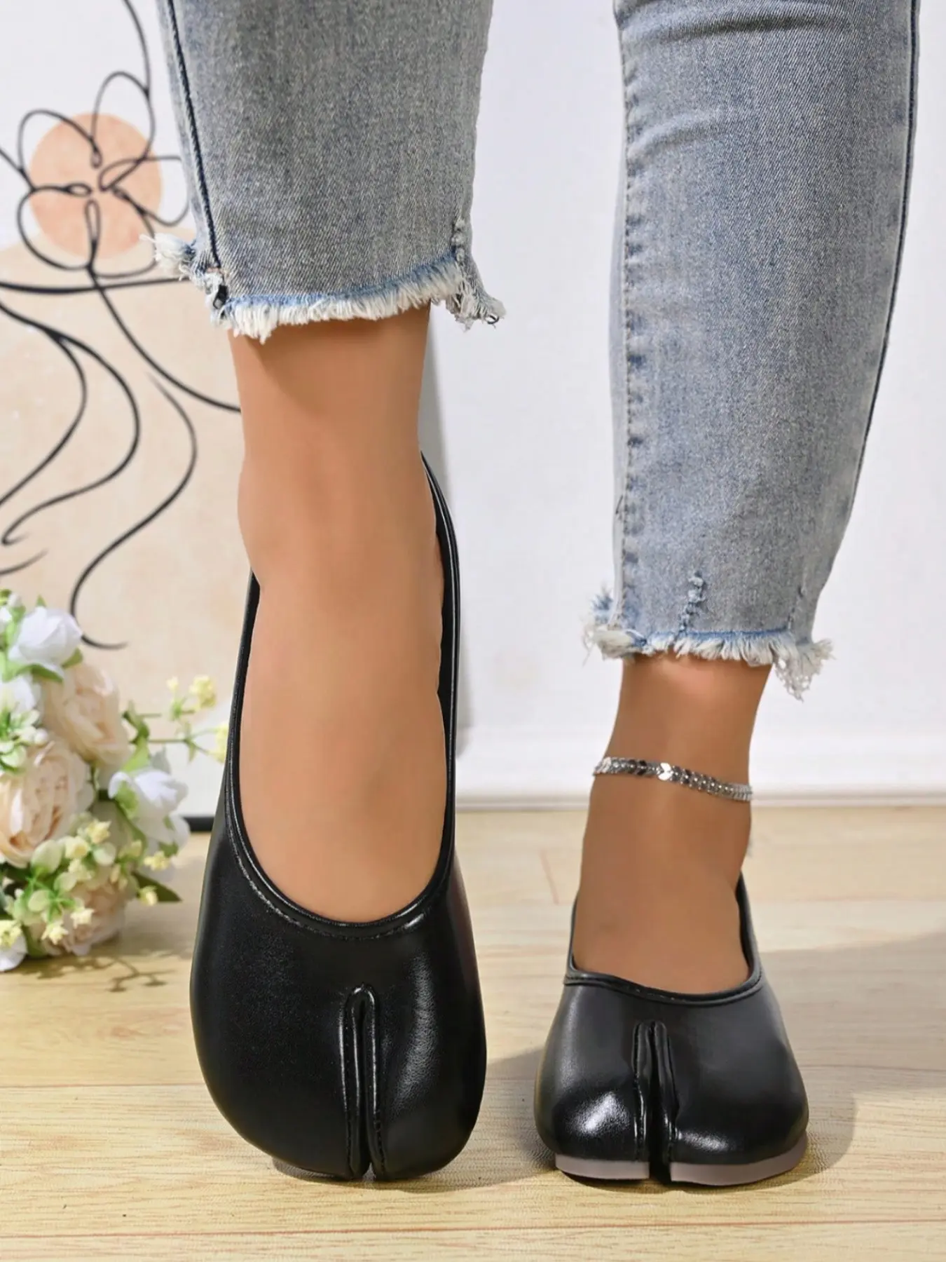 Women's Split-Toe Loafer Flats - Rounded Toe Box, Vintage-Inspired Slip-On Casual Shoes