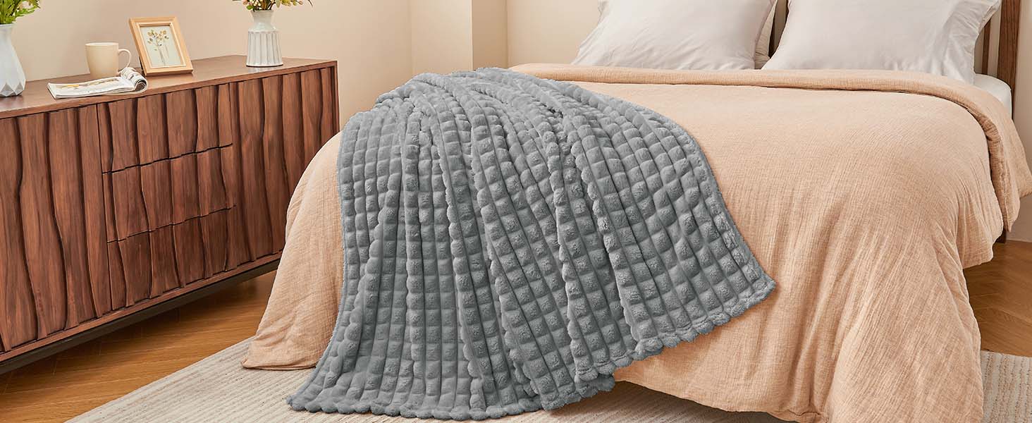 Cream Throw Blanket for Couch and Bed- Soft and Warm 3D Checkered Fuzzy Fleece Blanket, Luxurious Plush Cozy Blanket for Room, 50x60 inches