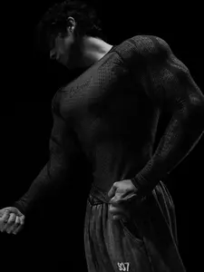 Men's Long Sleeve Fitness T-Shirt, Quick-Dry Breathable Tight Fit, Muscle Definition, Comfortable for Gym, Running, Weightlifting