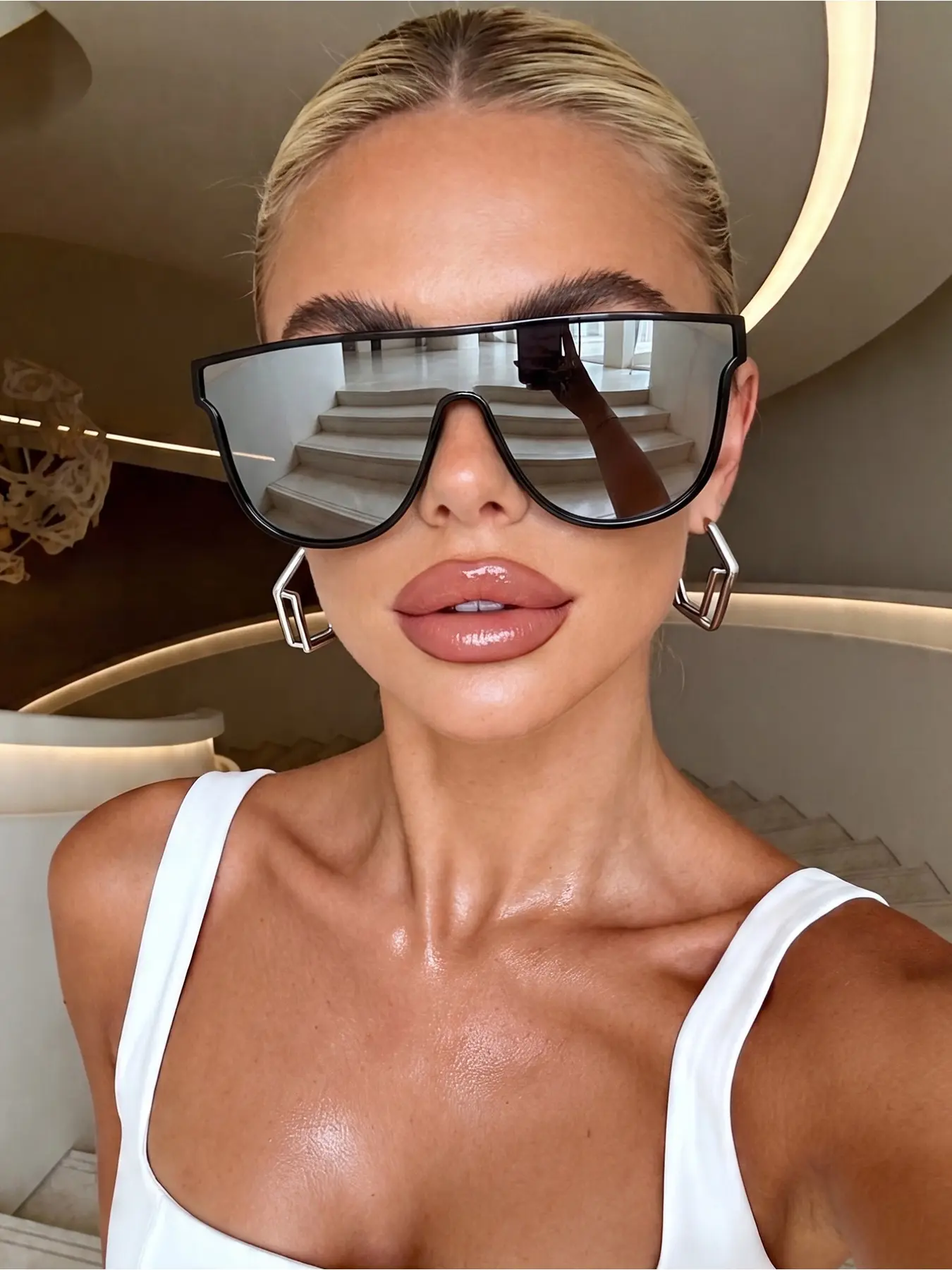 1 pair of unisex integrated mercury mirror fashion sunglasses, suitable for driving, fishing, street photography, beach vacations, outdoor outfits, family outings, parties, camping, and party clothing accessories.
