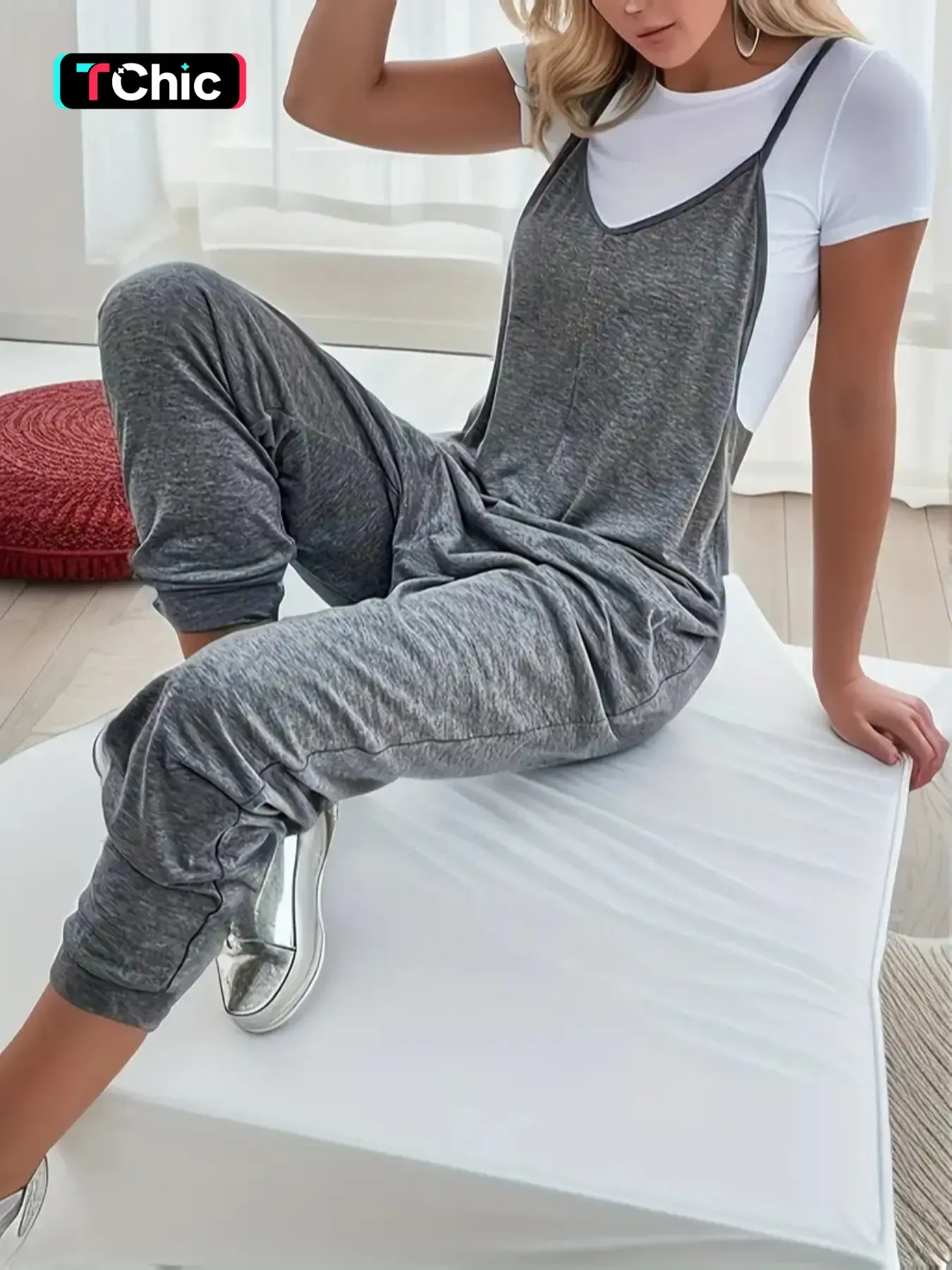 Women's Plain Pocket V Neck Overalls Jumpsuit without Tee, Casual Sleeveless Spaghetti Strap Cami Overalls Jumpsuit with Medium Stretch for Summer Daily Wear, Ladies Clothes for All Seasons