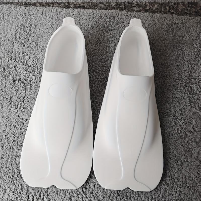 Swimming silicone swimming fins are suitable for swimming and snorkeling training fin equipment