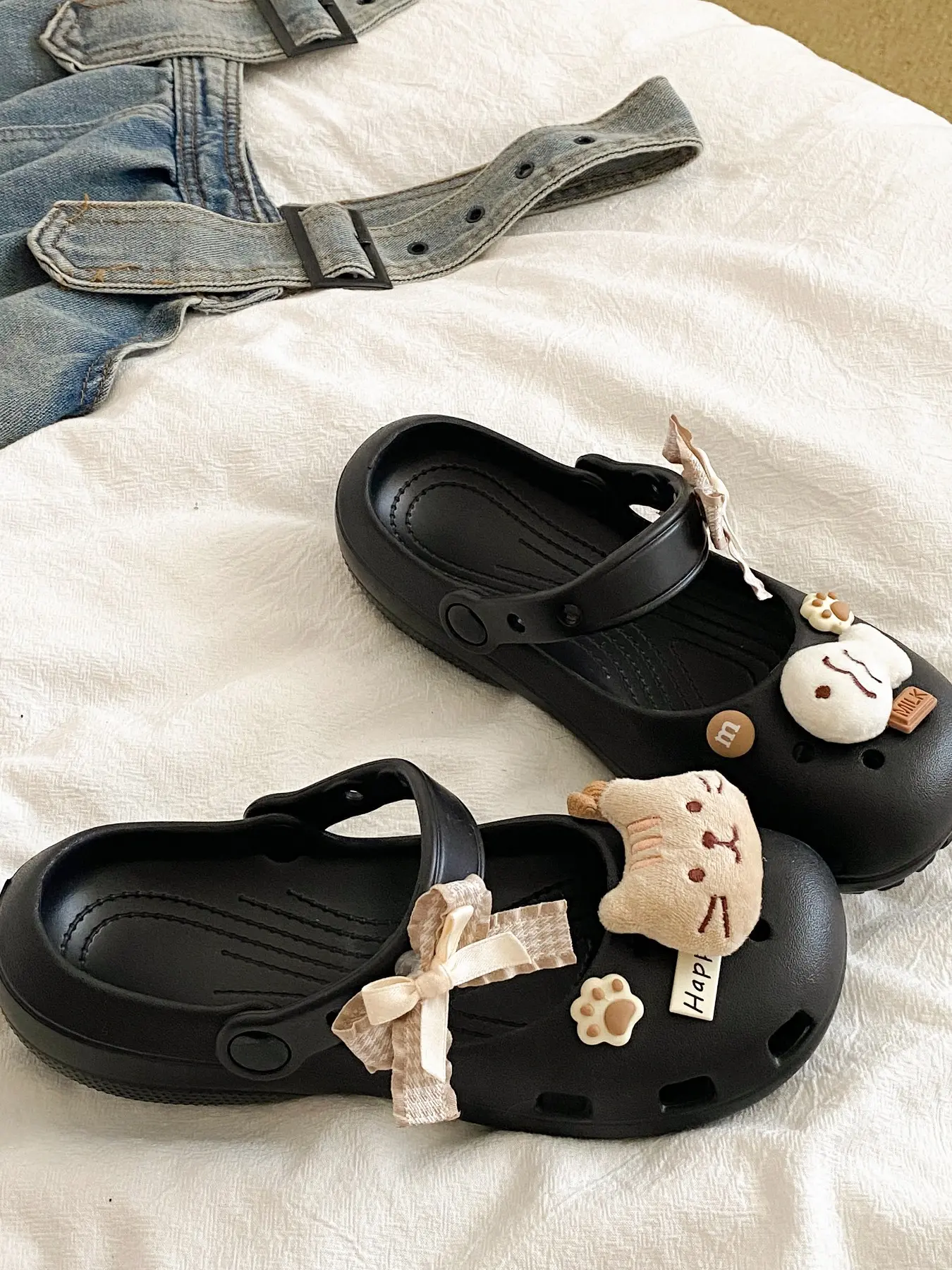 Women's 10-Piece Set Cute Cat and Fish Decorative Holes Sandals, Bow Tie Paw Print Accessories, Soft Eva Breathable Shoes, Fashion Anti-Slip Summer Beach Slippers, Cool Slippers, Affordable Sandals