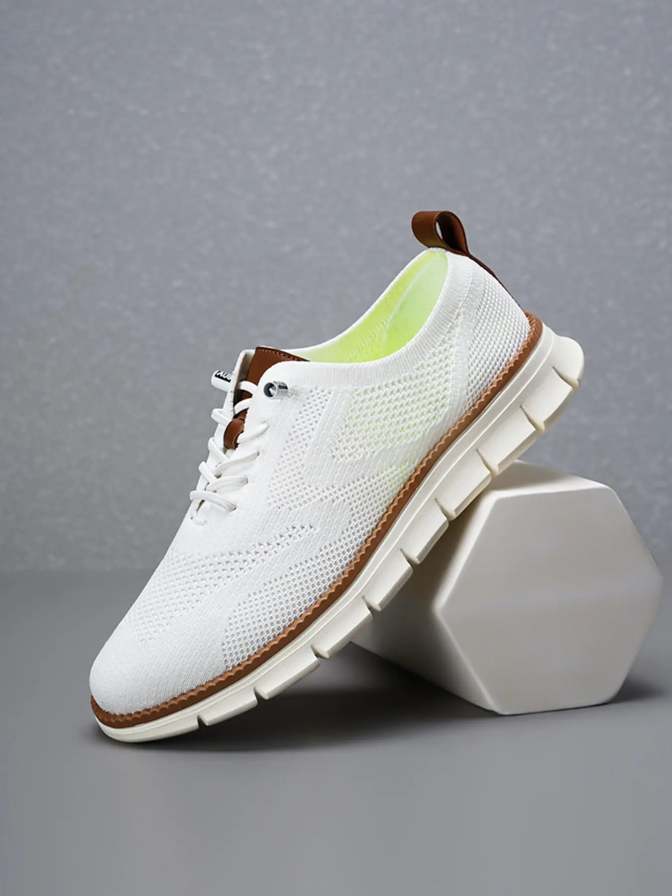 Men's Casual Sports Shoes Lightweight Breathable Flyknit Lace-Up Sneakers, Big Size Comfortable Footwear for Daily Use Lightweight Athletic Sneakers