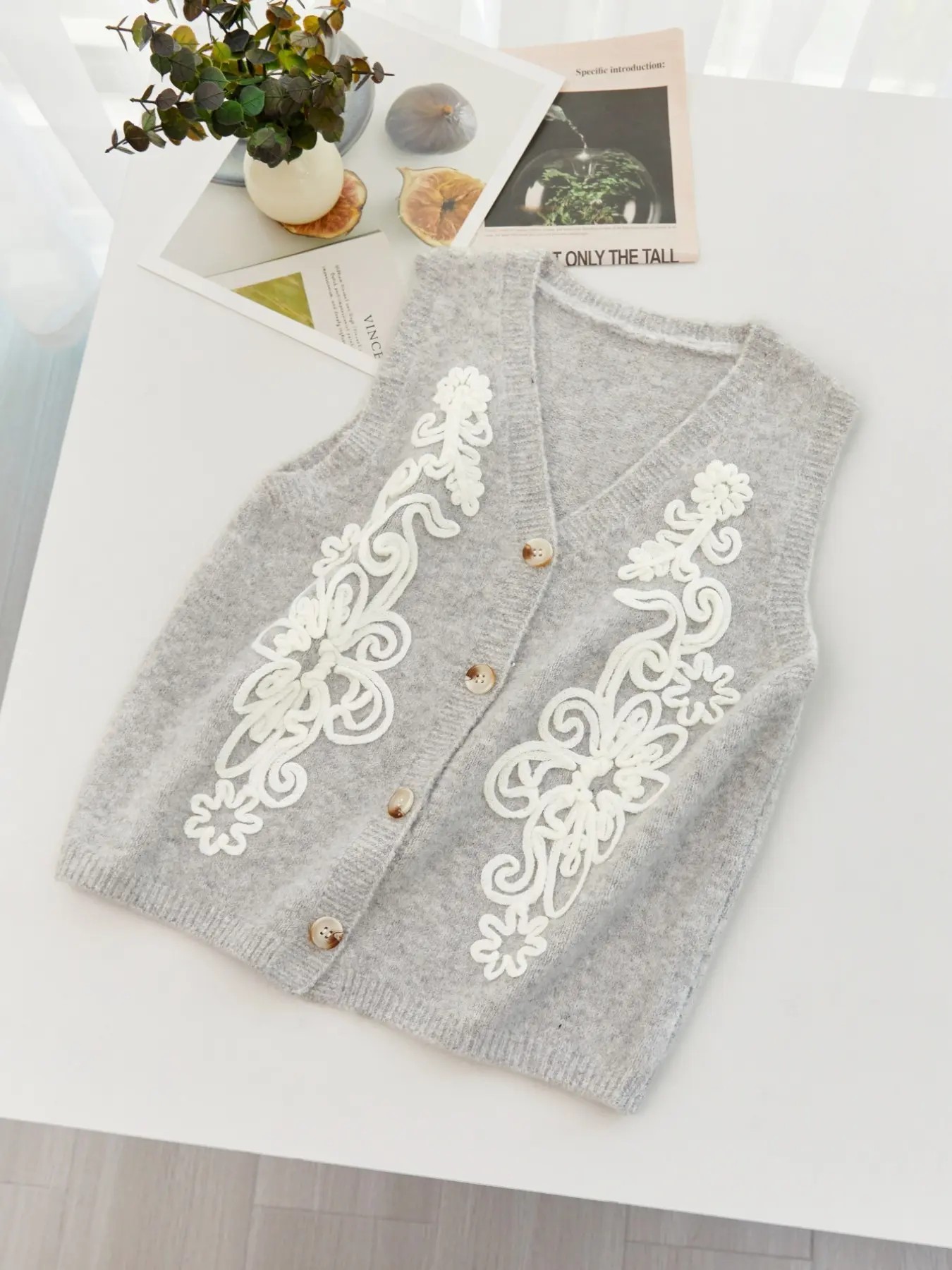 Women's Fashion V-Neck Knit Cardigan, Asymmetrical Flower Design, Button Detail, Cozy Pullover Top, Perfect for Casual Wear