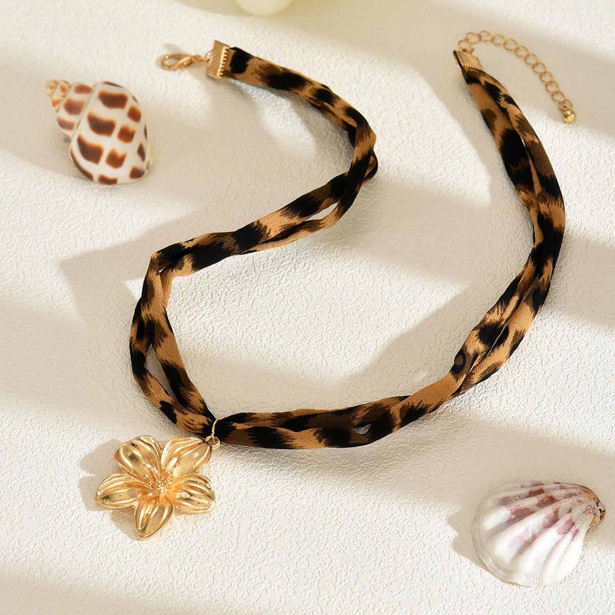 Wholesale cross necklaces for European and American cross-border markets, leopard print, flower, heart pendants, summer ocean shell and starfish collarbone chains