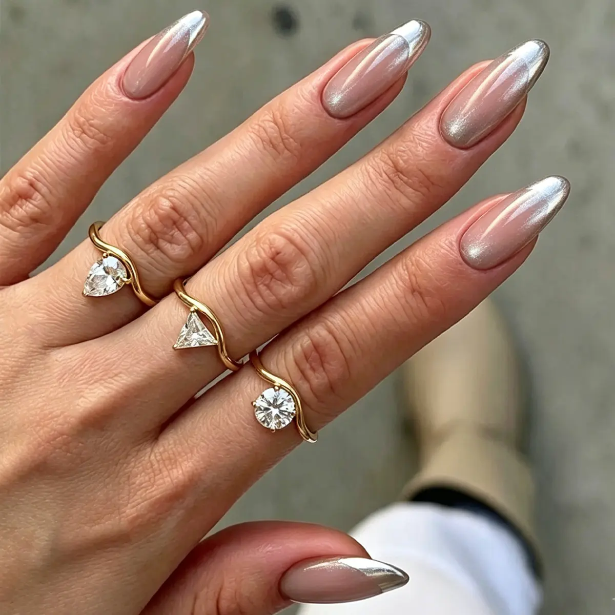 Women's Solitaire Ring - Gold-Tone Wavy Organic Modern Solitaire Band, Floating Geometric Cubic Zirconia Finger Ring for Daily Everyday Wear Hand Aesthetic Jewelry, Rings, All Seasons