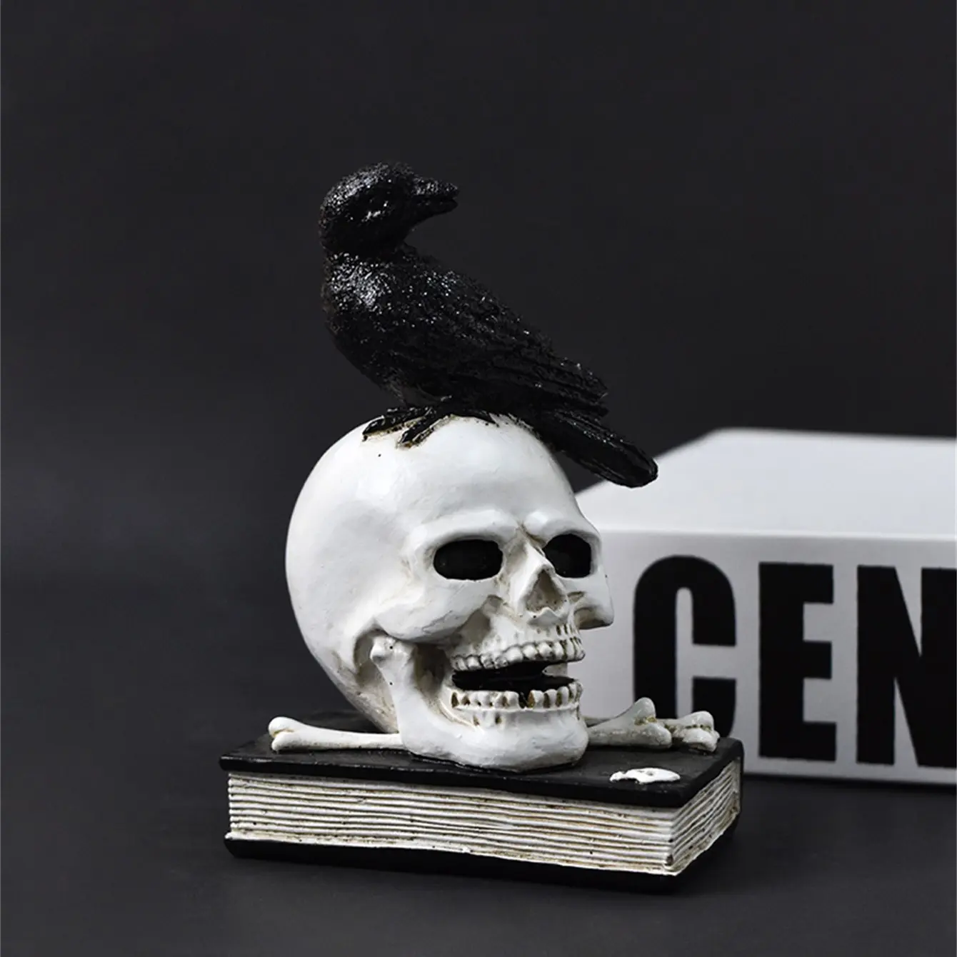 Halloween Skull Figure Ornament - European-Style Resin Craft Candlestick, Desktop Decoration