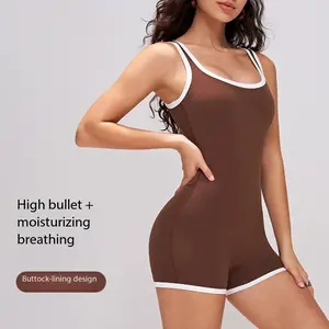2026 Trendy Color-blocked hemmed one-piece yoga outfit for women, U-neck, slim shoulder straps, fitted bodysuit, short shorts, cinched waist, slimming effect, fitness wear.