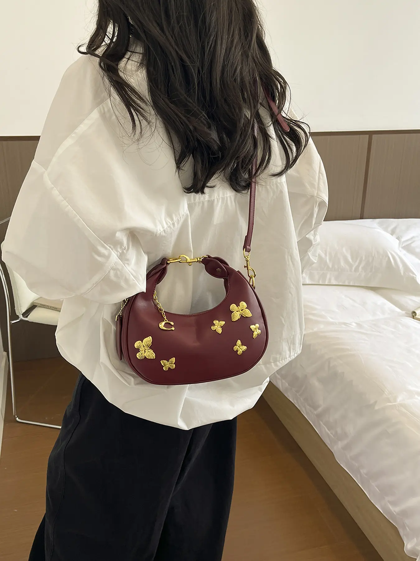 Niche hand-held dumpling bag for women, 2026 new fashion, super popular brown zipper crossbody bag, phone bag