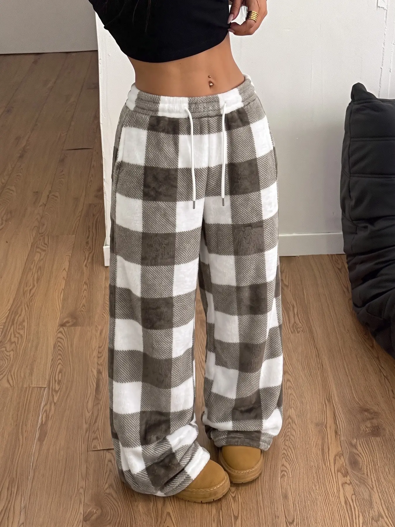 Women's Buffalo Plaid Fuzzy Wide Leg Pants, Elastic Drawstring Waist Warm Flannel Trousers, Loose Baggy Loungewear Pants, Casual Streetwear Bottoms with Pockets, 2026 Trendy Cozy Winter Pants