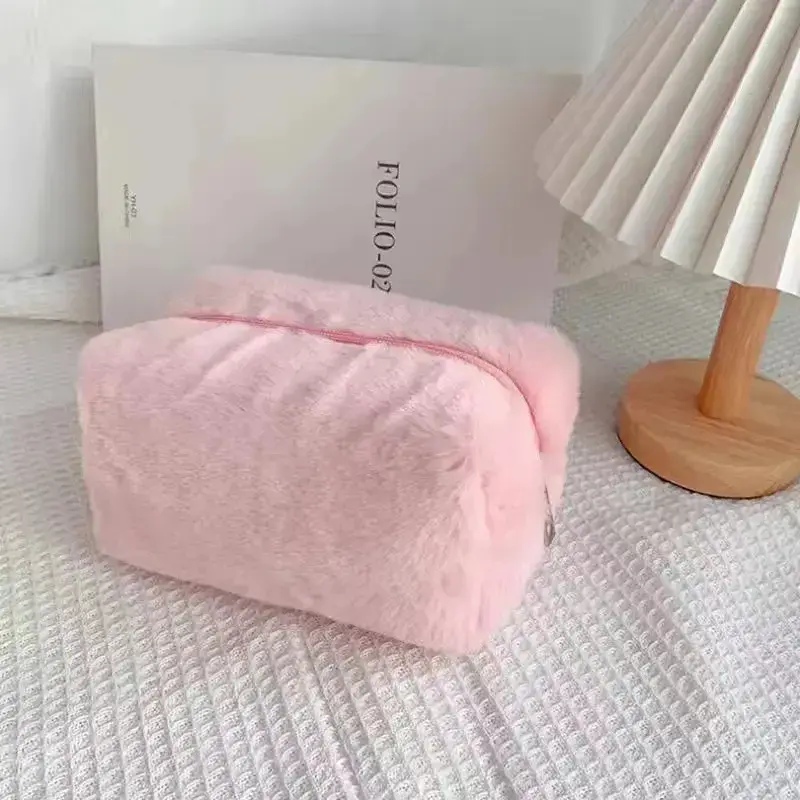 Portable plush makeup bag, cute and high-end travel storage bag, large-capacity zippered organizer bag, Beauty Storage Pouch for toiletries and cosmetics