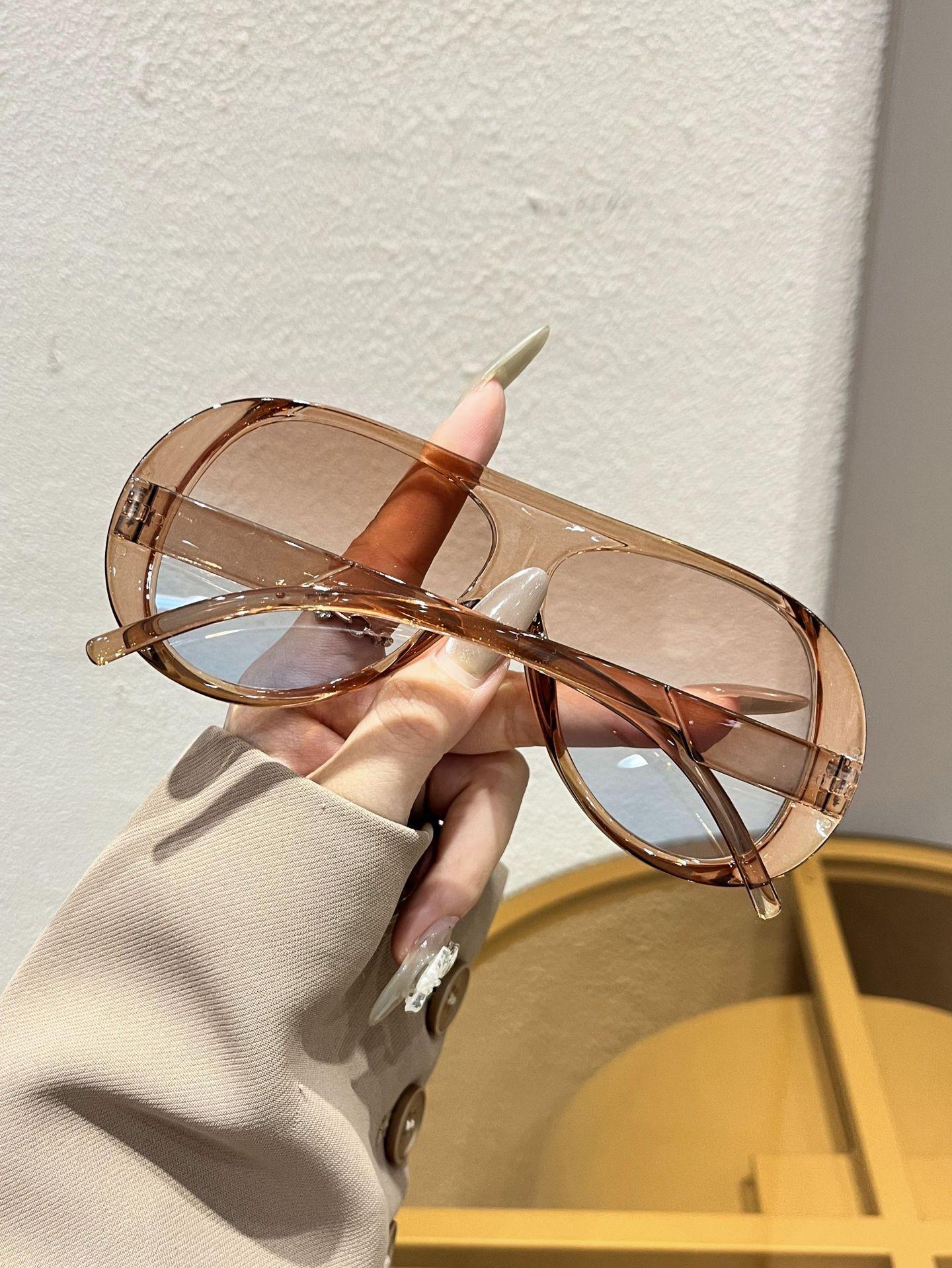 1PC Oversized Vintage Square Fashion Glasses – High-End Street Style Sunglasses for Women, Trendy Party & Beach Eyewear, Casual Summer Travel Accessories