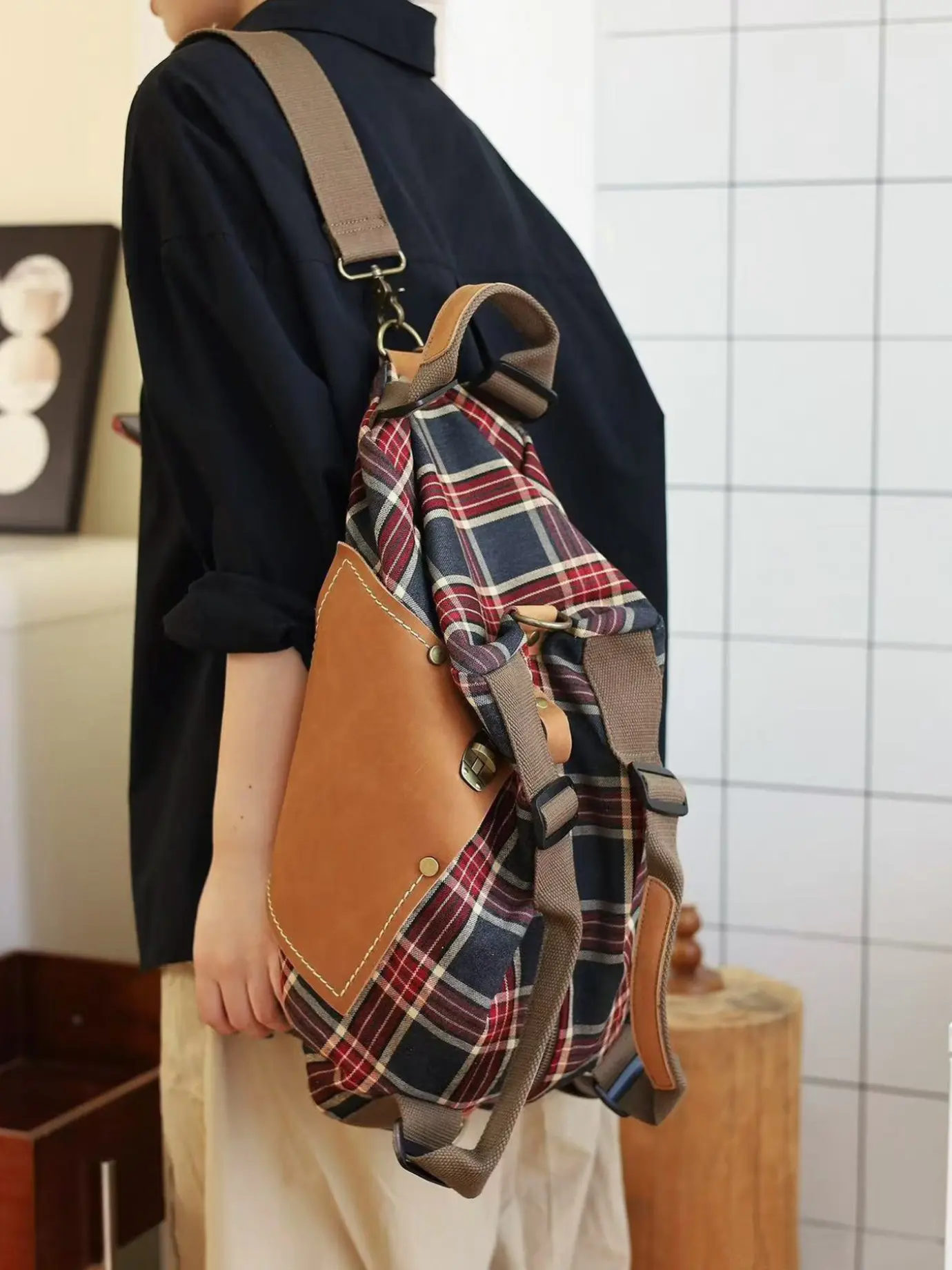 Women's Tartan Canvas Multifunctional Shoulder Bag, Multi-Style Crossbody Backpack, Daily Commute & Travel, Fashionable Scottish Plaid Design