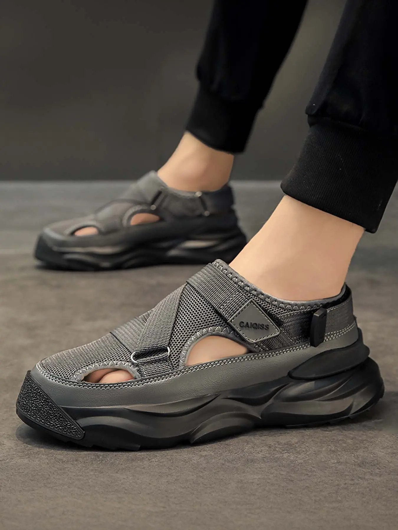 Men's Mesh Adjustable Strap Platform Beach Sandals, Closed Toe Anti-Collision Height Boost Cushioned Outdoor Water Shoes, Light Breathable Dual-Wear Casual Slide Sandals
