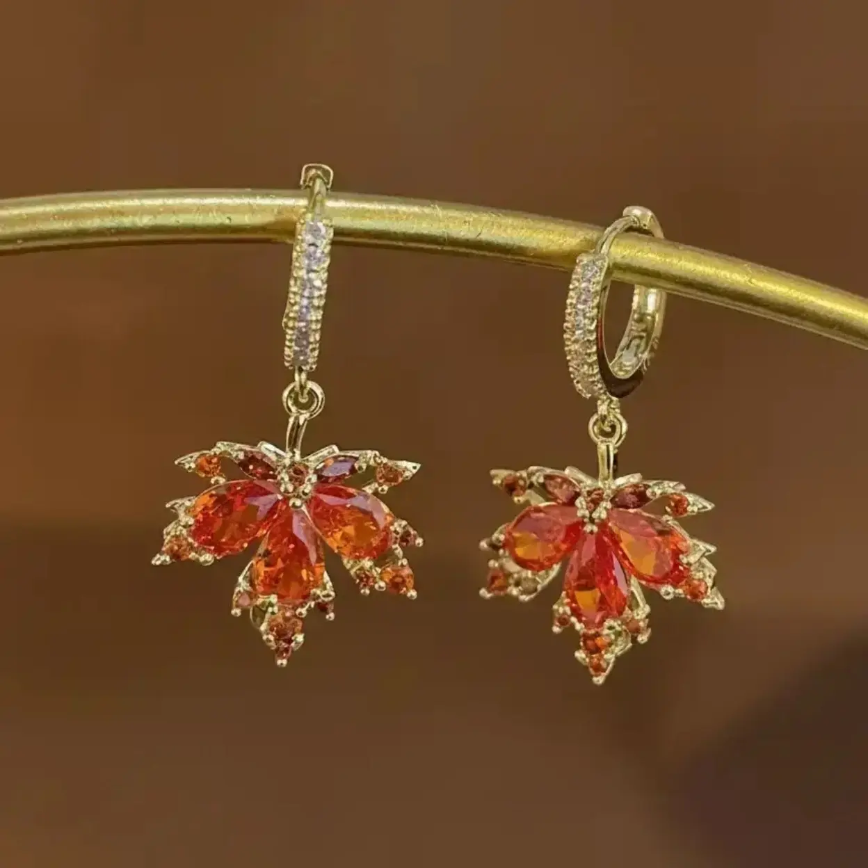 Women’s Leaf Motif Dangle-Drop Earrings with Artificial Zircon Gemstones, Lightweight Rhinestones Jewelry for Daily Wear, Party Outfits (Sports & Outdoor Clothing Accessory)