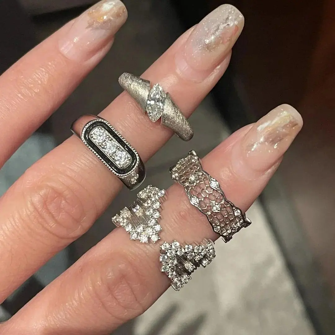 Women's Retro Ring, Italian-Style Silver-Tone Hollow Lace Band with Black Enamel and Sparkling Zircon Detail, Retro Rings, Silver Detail Rings
