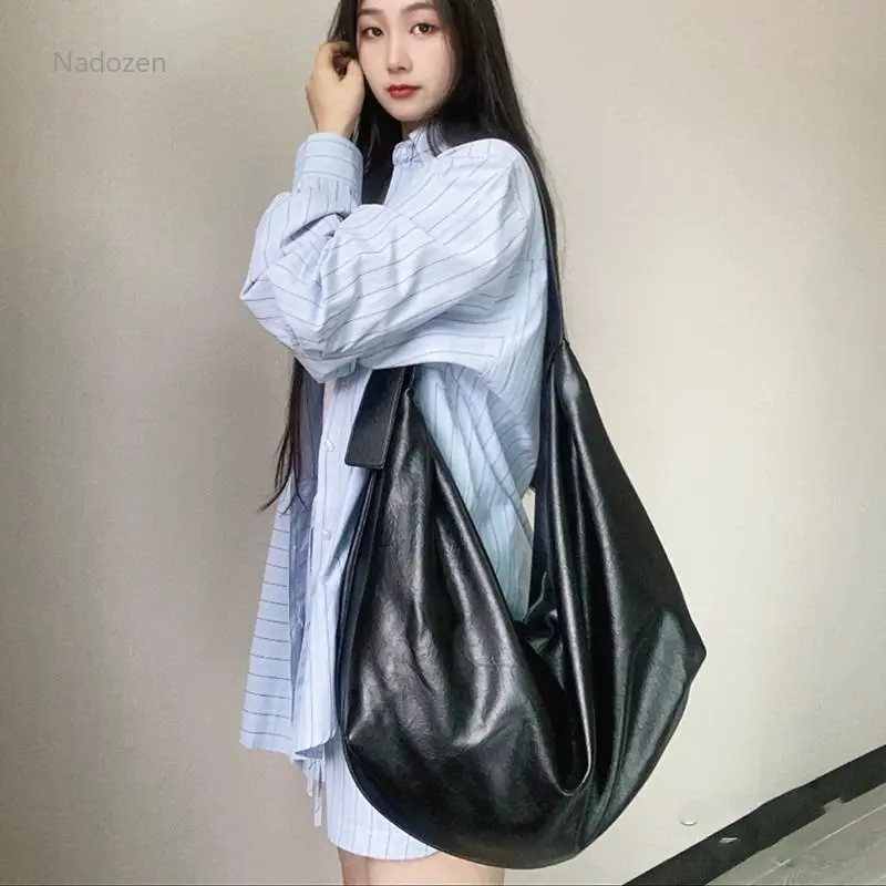 Women's Dumpling Bag, Large-Capacity Vintage Distressed Tote with Wide Strap, Oversized Shoulder Clutch for Casual Vibes, Casual Commuting Bag, Chic, Korean, Curved Silhouette, Plain, Natural Wrinkled Textures, Zip, Basic, High-Capacity, Leather, Soft Lea