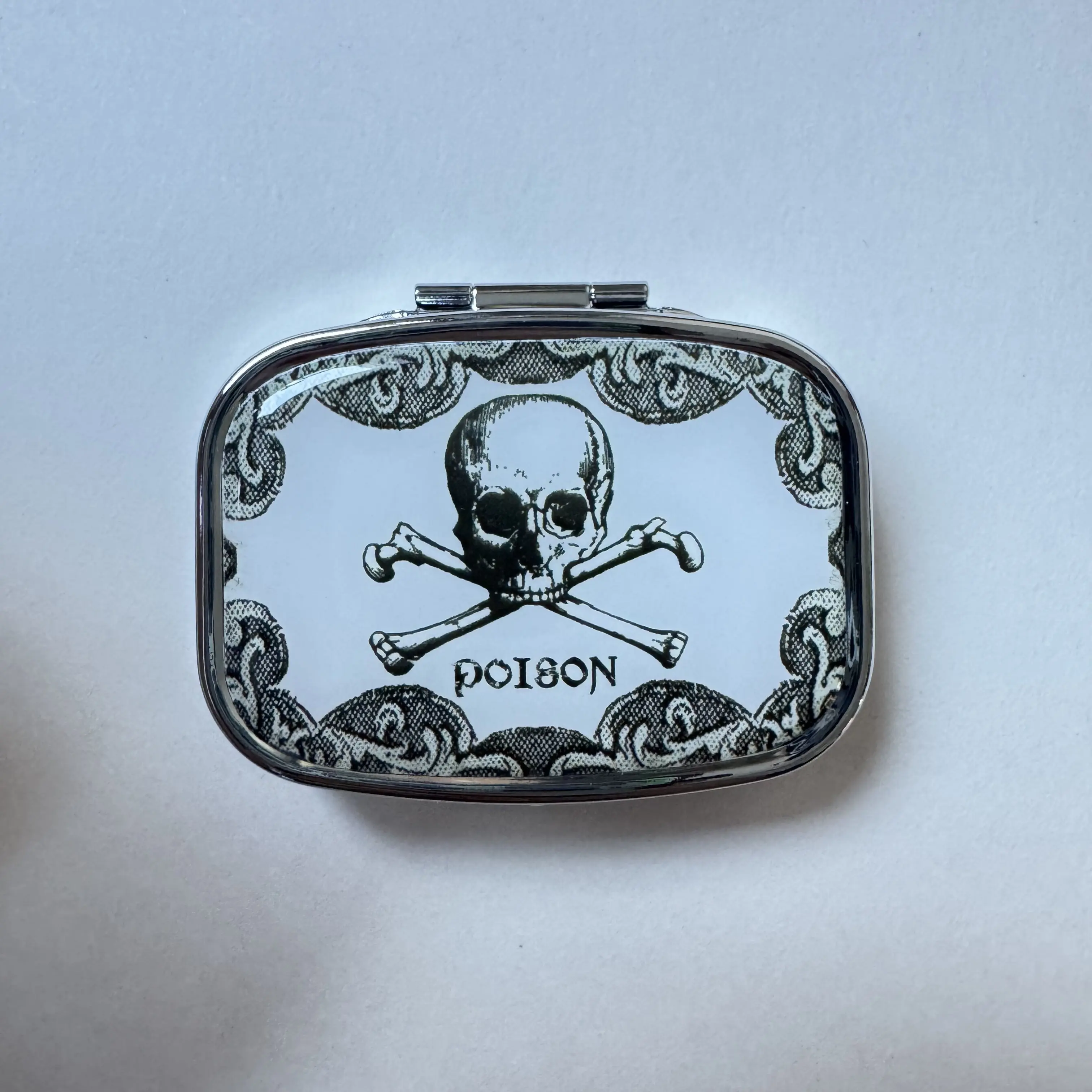 Vintage Glossy Metal Arsenic Poison Skull Crossbones Pill Box - Flip-Top Snap-Button Design, Metal Shell, Small Pocket Carry Home Organizer for Healthcare Loved Ones to Store Pills, Trinkets, Gum
