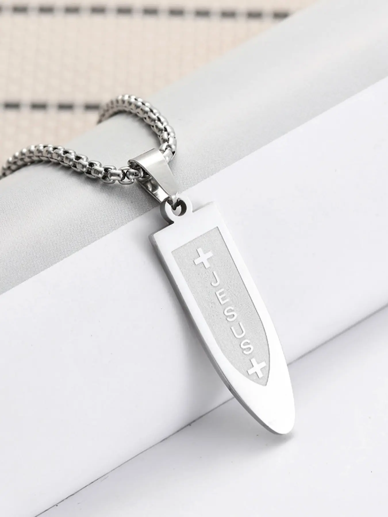 Stainless Steel Bullet Shape Pendant Necklace, Unisex Fashion Jewelry, Daily Wear Gift, Trendy Accessory for Men and Women, JESUS ​​Necklace, Daily Wear Gift, Religious Necklace, Faith Necklace, Father's Day Gift