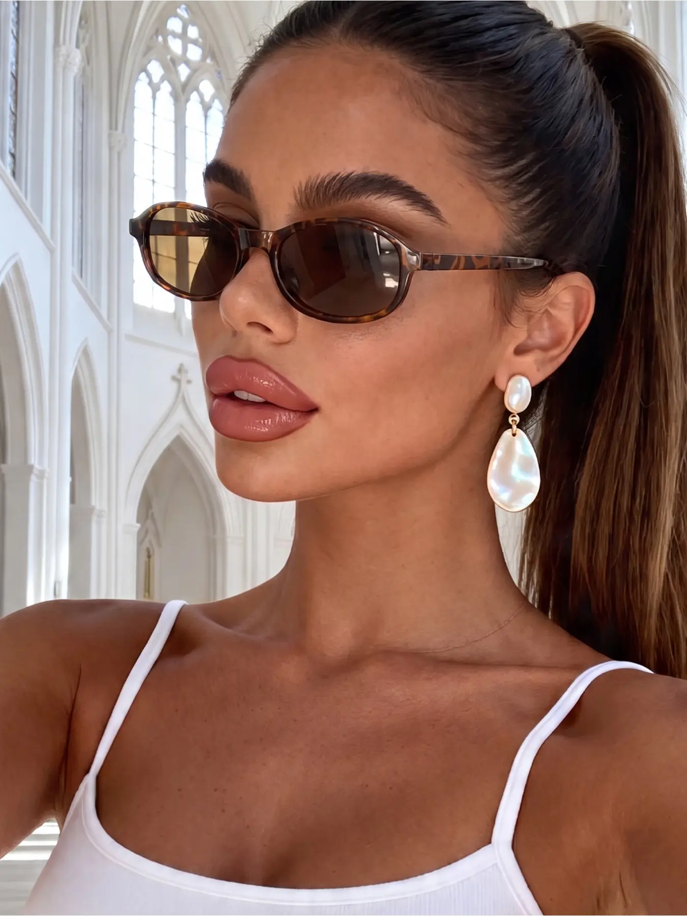 1 pair of men's and women's vintage oval small frame leopard print Chic Sunglasses, suitable for street style looks, vacation travel, driving, beach, electronic music festivals, outing outfits, family trips, sports, parties, and outdoor activities.