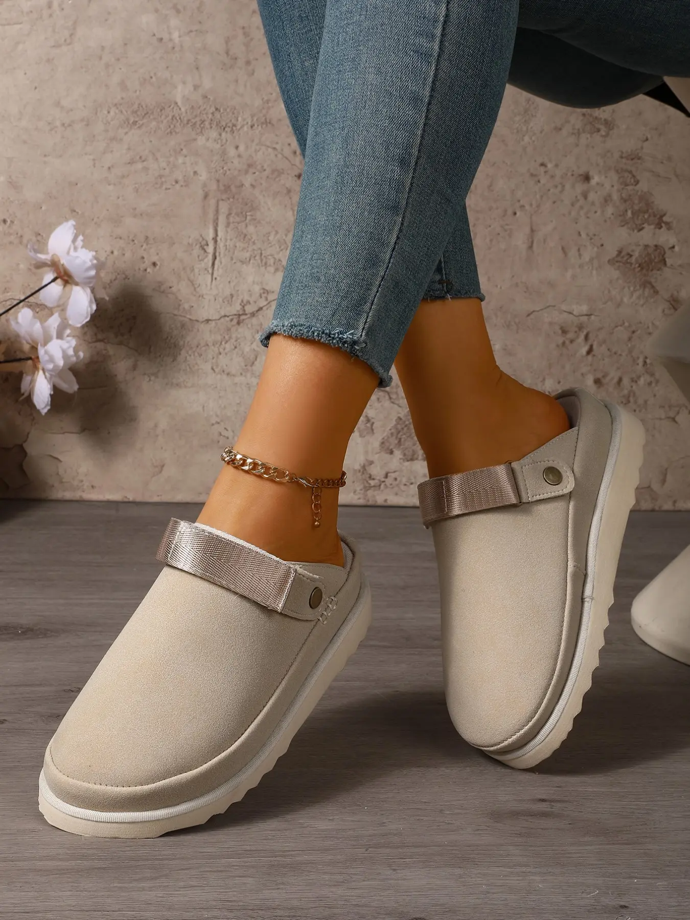 Women's Closed Toe Backless Clog Mules, Suede Upper, Adjustable Slingback Strap, Platform Slip-On, Casual Outdoor Walking Shoes Platform Clogs