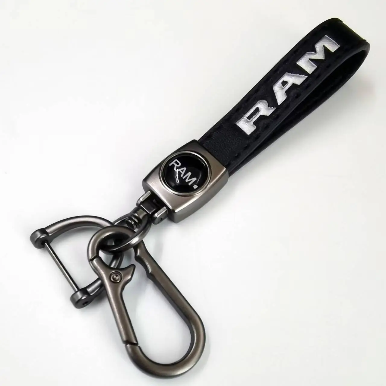 High Quality Leather Car Logo Keychain Key Ring Chain Key Holder Gifts For Dodge Ram 1500 Journey Charger Dart Challenger Durango Auto Accessories Cool Keychains