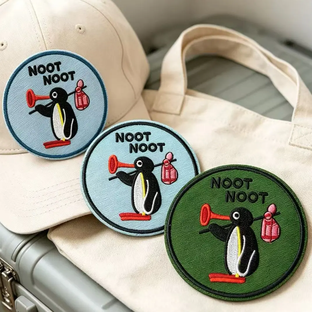 Cute Penguin Pattern Iron-On Patch - Sturdy Fabric Embroidery Badge, Iron-On Ease Application, Sewable, Ideal for Jackets, Bags, Animal Theme Gifts, Playful Look