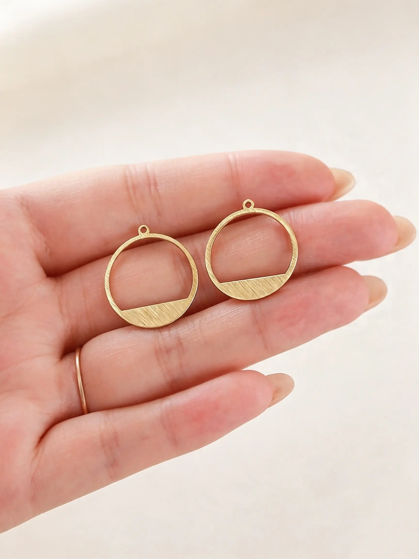 10pcs Brushed Raw Brass Half Solid Hollow Circle Charms, 1 Hole Minimalist Round Frame Connectors, Geometric DIY Dangle Earrings Jewelry Making Findings