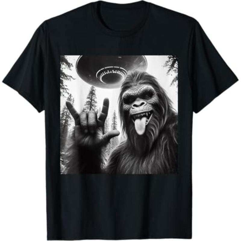 Summer T-shirt, funny Bigfoot and UFO alien selfie, round-neck street style T-shirt