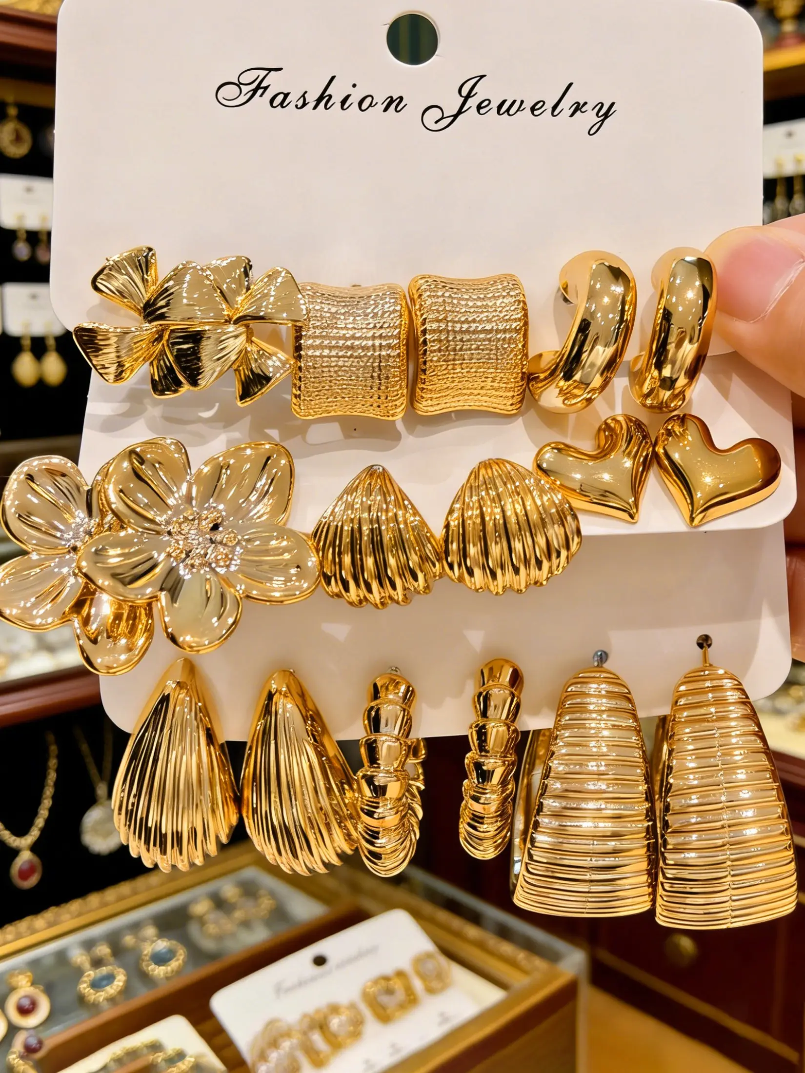 9 Pairs Vintage Elegant Flower Shell C-Shaped Earrings Set, Cute Ear Jewelry for Women, All Seasons Fashion Accessory, Perfect Gift, Vintage Appeal, Chic Gorgeous Jewelry