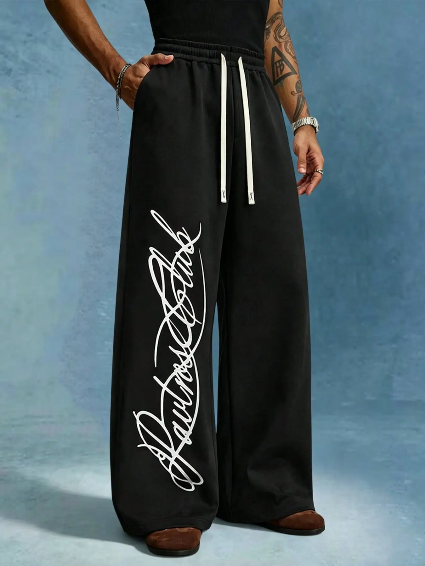 Men's American Style Calligraphy Print Loose Wide Leg Uncuffed Sweatpants, Knitted Sports Pants, Athleisure Design, Retro Streetwear, Casual Daily Wear, Gift Idea