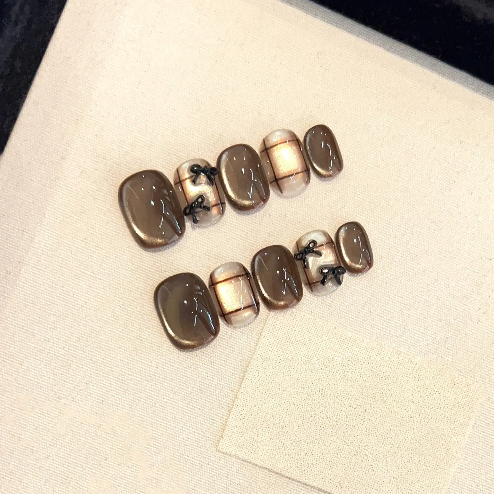 10pcs Handmade Plaid Cat Eye Y2K Gradient Nail Tips, Short Square Removable False Nails, Perfect for Daily Wear and Music Festivals