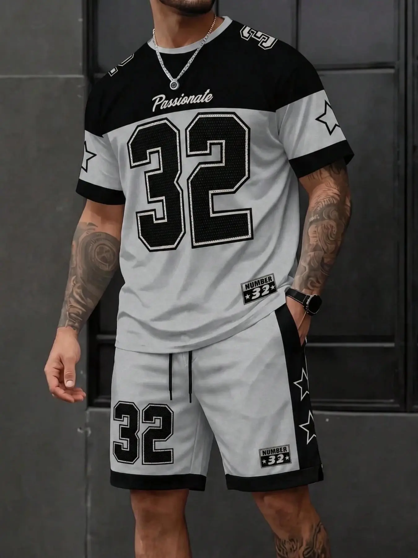 Men's Number 32 Print Short-Sleeve T-Shirt and Drawstring Shorts Two-Piece Set - Stylish, Casual, and Versatile Men's Suit Suitable for All Occasions