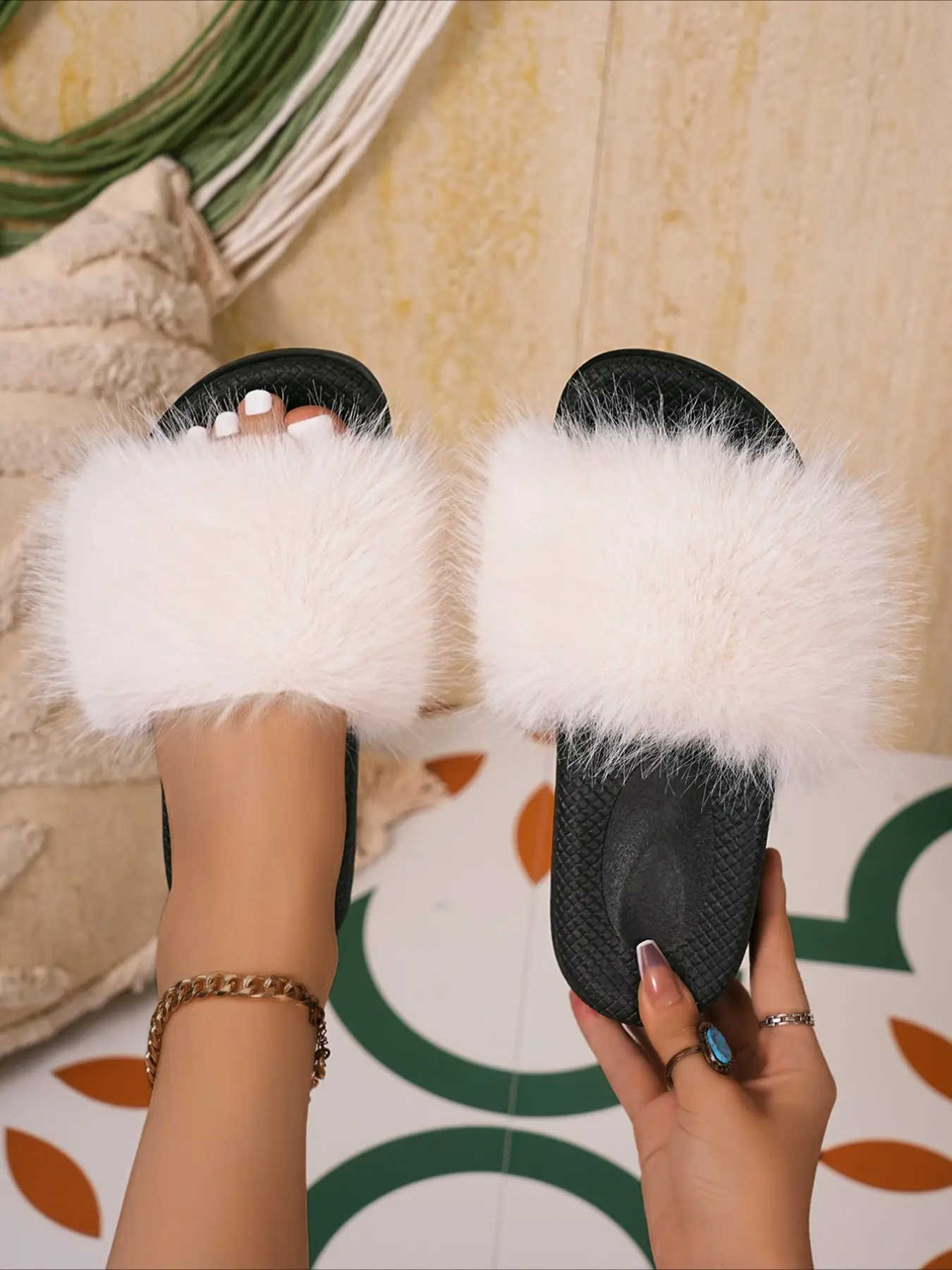 1 Pair Single Strap Furry Flat Slide Slippers for Women, Anti-Slip Grid Rubber Sole Outdoor Mules, Vintage Lazy Casual Footwear for Indoor & Daily Street Looks, Fashion Slippers, Fuzzy Fashion Slippers