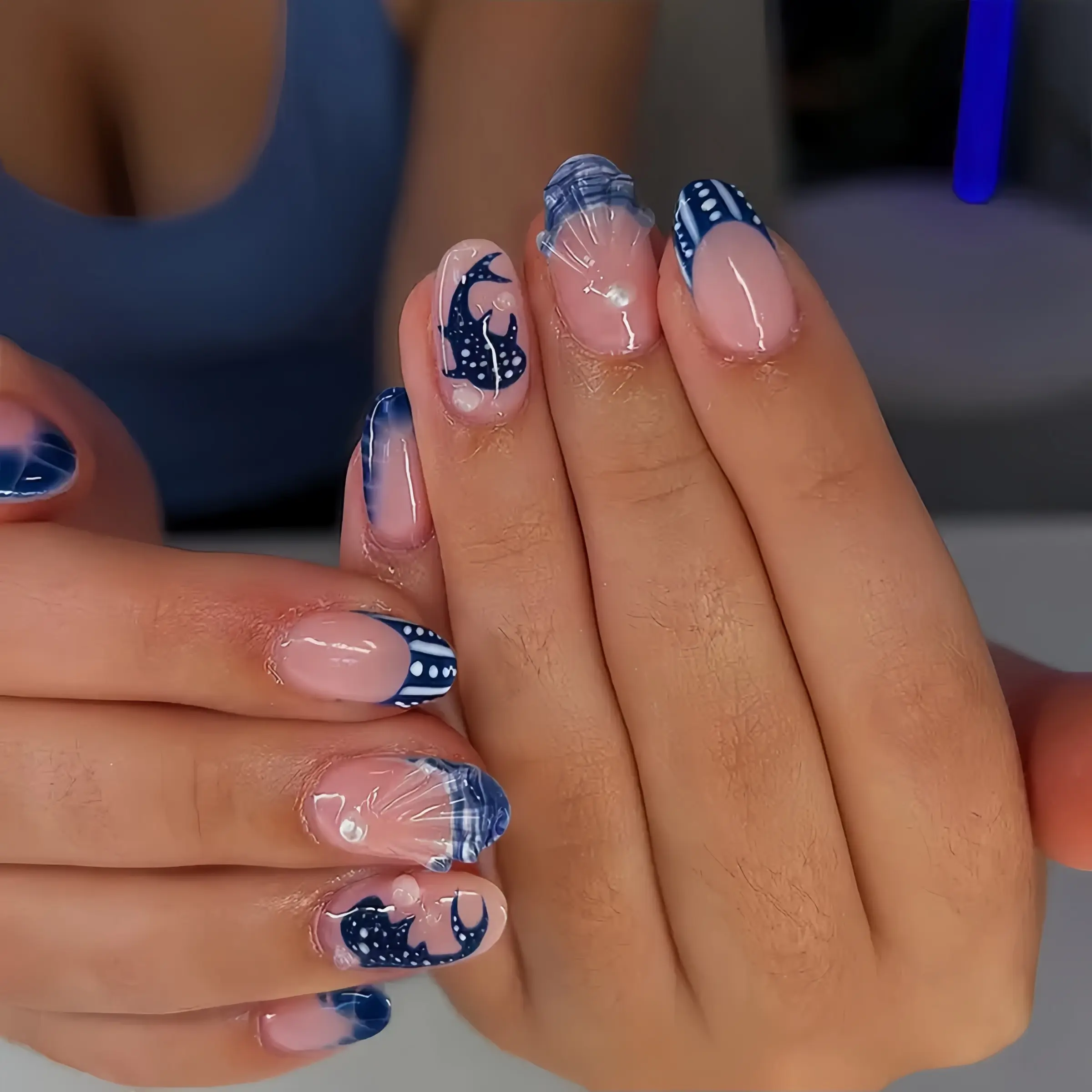 24pcs Summer Ocean Vibe Pool Parties Press on Nails, Short Square French Tip, Whale Shark & Shell Pattern, Shell Motifs, Deep Blue Tie-Dye, Reusable False Nail Kit, Nail Art Designs