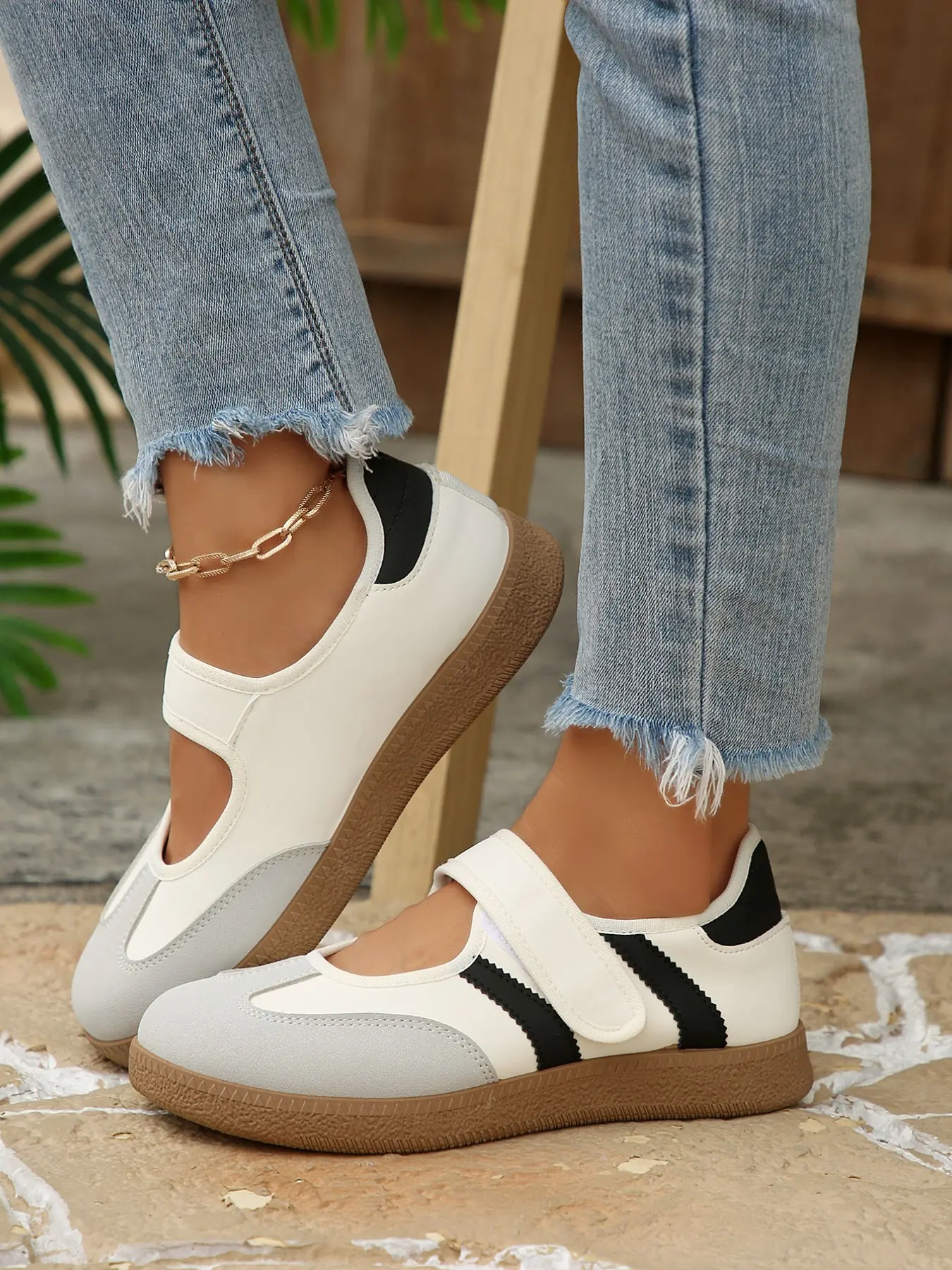 Women's Casual Flat Shoes, Lightweight PU Leather Lace-Up Sneakers, Round Toe Low Top Flatforms, All-Season Comfortable Footwear