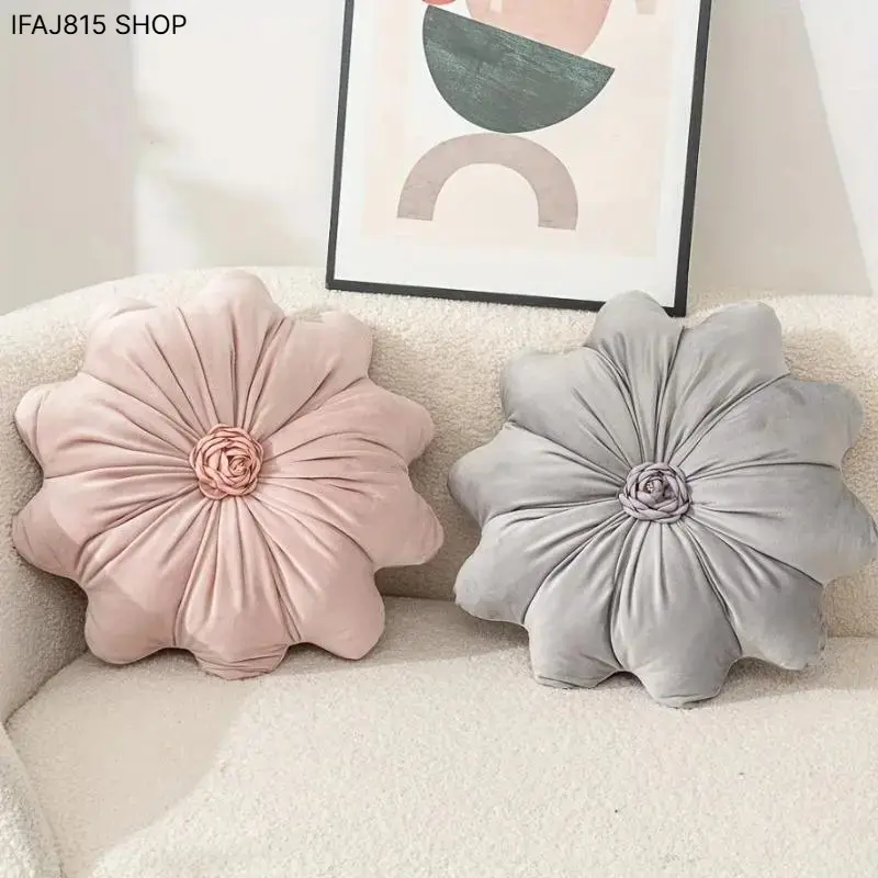 Aesthetic Flower-Shape Velvet Plush Accent Pillow with Polyester Insert, Handcrafted Soft Room Decor for Sofa, Bed Fashion Accessory