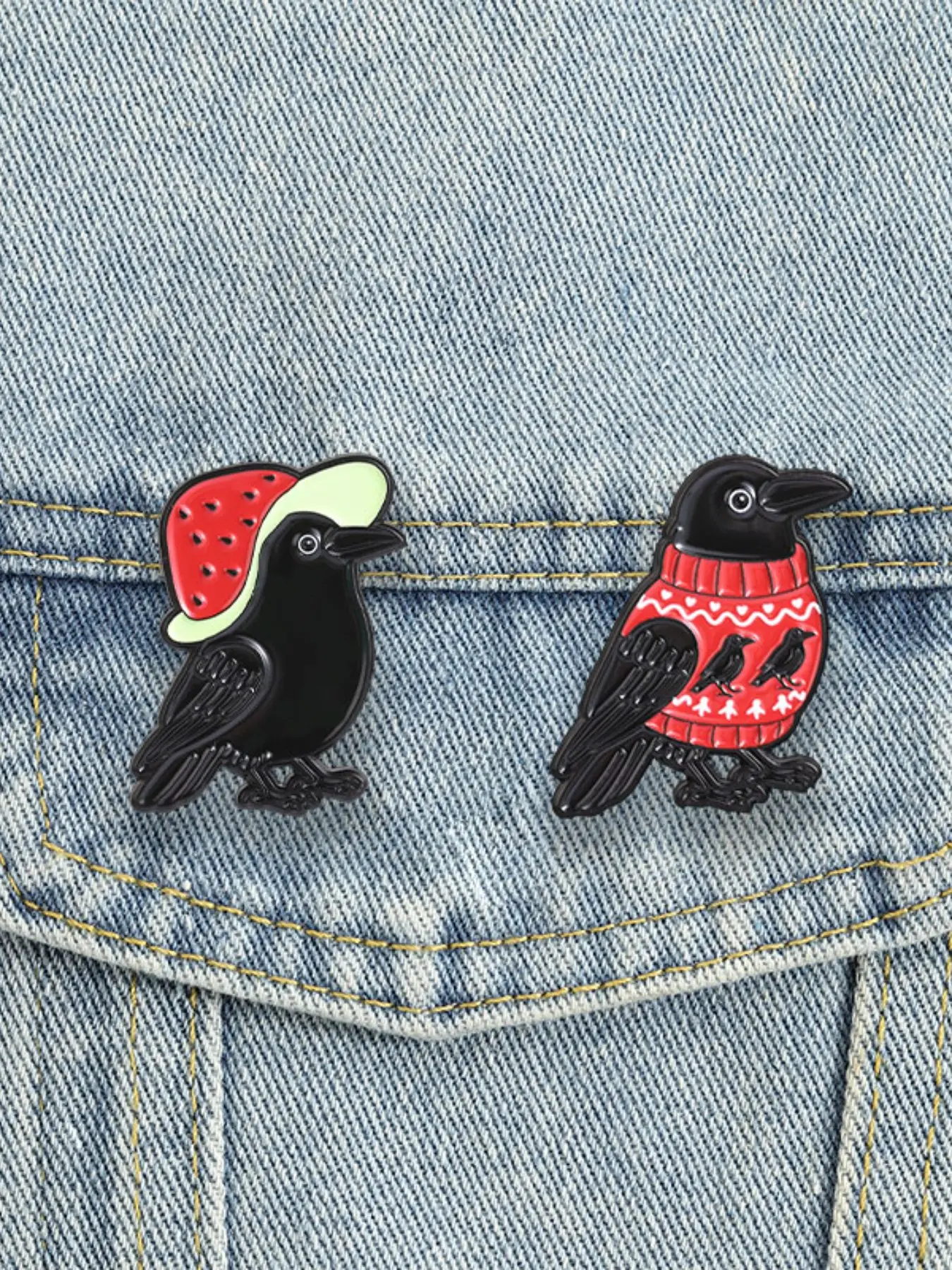 2PCS Crow Seasonal Contrast Cartoon Enamel Pin Set, Funny Humor Crow Winter Summer Outfit Style Crow With Watermelon Hat & Crow Wear Sweater Brooch, for Alternative Fashion Couples Best Friends Backpack Jacket Decoration Gift