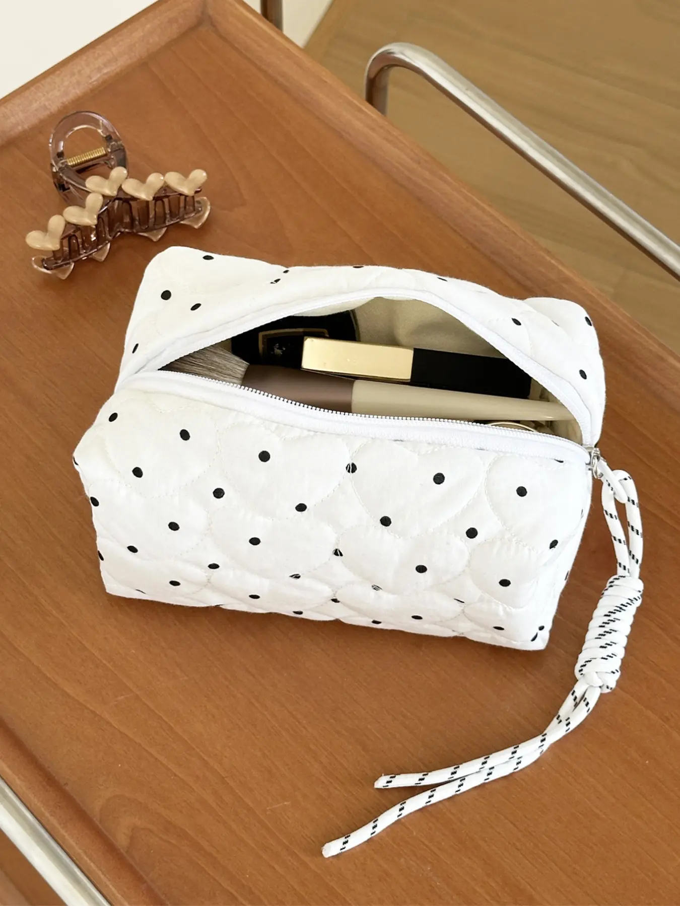 High-Quality Large Capacity Makeup Bag, Portable Handheld Floral Storage Pouch, Elegant Bathroom Organizer, Perfect for All Seasons